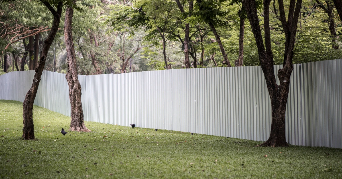 Przewodnik po różnych rodzajach ogrodzeń